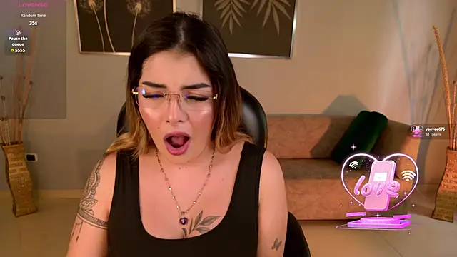 Snapshot of LisaMonroe_ chatting on December 2025 07:56:02 PM LisaMonroe online show from December 2025 07:56:02 PM