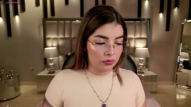 Snapshot of LisaMonroe_ chatting on December 2025 08:27:01 PM LisaMonroe online show from December 2025 08:27:01 PM