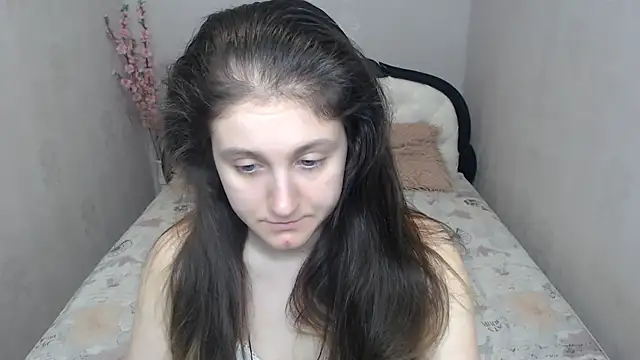 Holliy Cooper online show from May 2026 06:43:02 AM
