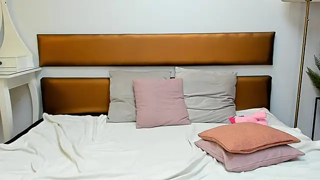 Snapshot of MissYvie chatting on February 2025 10:04:02 AM MissYvie online show from February 2025 10:04:02 AM