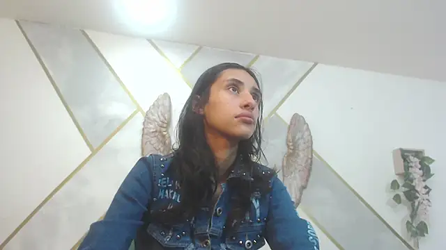 Snapshot of RoxanaCyrano_ chatting on December 2024 07:00:02 PM RoxanaCyrano online show from December 2024 07:00:02 PM