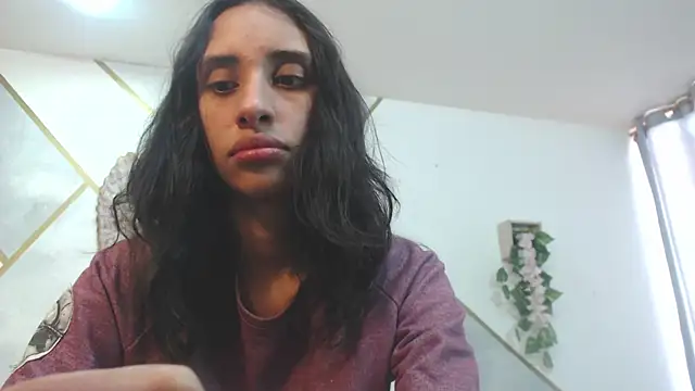 Snapshot of RoxanaCyrano_ chatting on February 2025 06:26:02 PM RoxanaCyrano online show from February 2025 06:26:02 PM