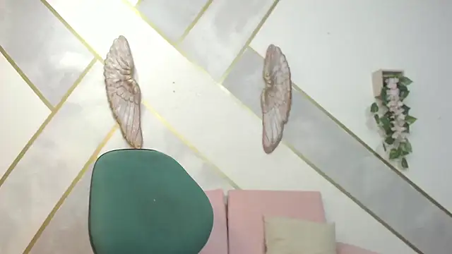 Snapshot of RoxanaCyrano_ chatting on February 2025 09:30:01 PM RoxanaCyrano online show from February 2025 09:30:01 PM