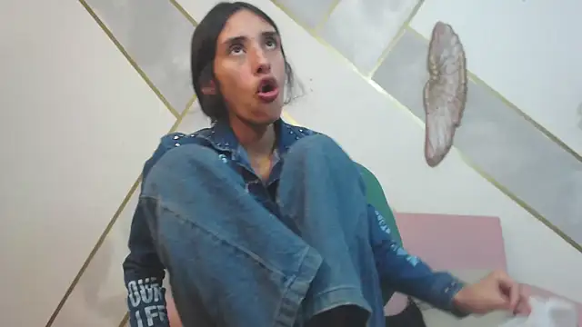 Snapshot of RoxanaCyrano_ chatting on February 2025 07:52:01 PM RoxanaCyrano online show from February 2025 07:52:01 PM