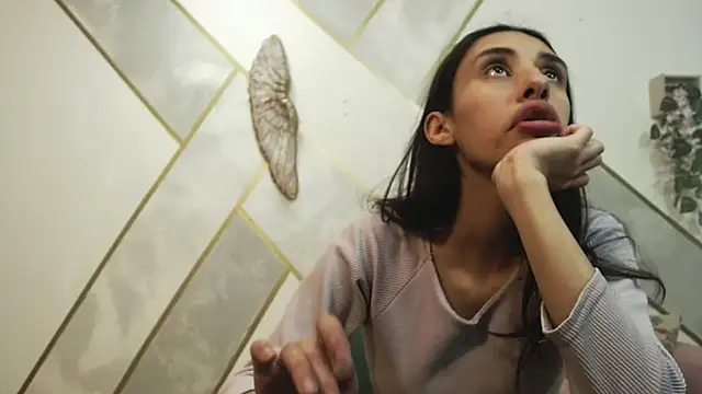 Snapshot of RoxanaCyrano_ chatting on October 2025 07:45:01 PM RoxanaCyrano online show from October 2025 07:45:01 PM