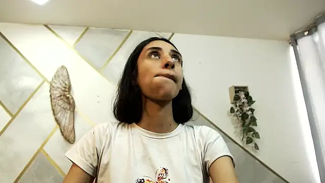 Snapshot of RoxanaCyrano_ chatting on October 2025 07:03:02 PM RoxanaCyrano online show from October 2025 07:03:02 PM