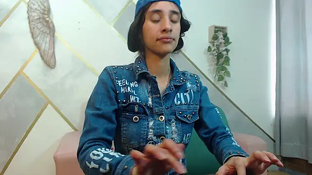 Snapshot of RoxanaCyrano_ chatting on October 2025 08:09:02 PM RoxanaCyrano online show from October 2025 08:09:02 PM