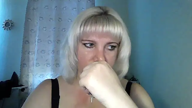 Snapshot of MeilomaWesa chatting on October 2025 12:18:02 PM MeilomaWesa online show from October 2025 12:18:02 PM