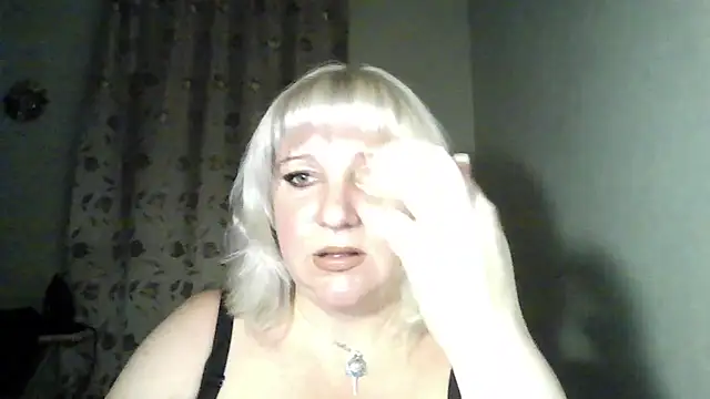 Snapshot of MeilomaWesa chatting on November 2025 02:06:01 PM MeilomaWesa online show from November 2025 02:06:01 PM