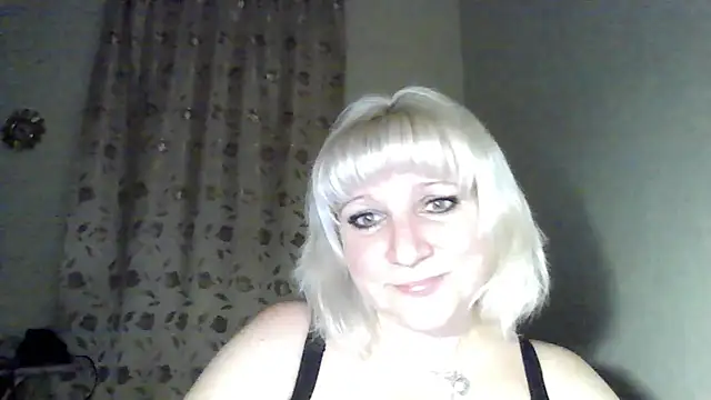 Snapshot of MeilomaWesa chatting on December 2025 06:35:02 PM MeilomaWesa online show from December 2025 06:35:02 PM