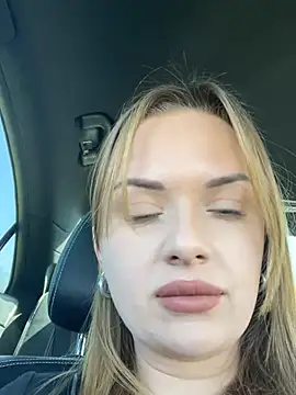 Snapshot of ElenaRebelle chatting on February 2026 11:42:01 AM ElenaRebelle online show from February 2026 11:42:01 AM