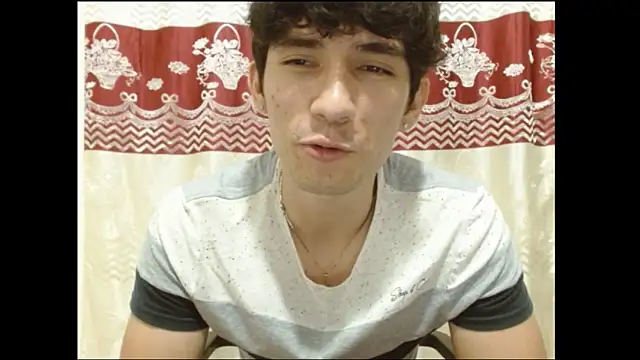 Snapshot of ChicoMaloFfF chatting on November 2025 01:04:02 AM ChicoMaloFfF online show from November 2025 01:04:02 AM