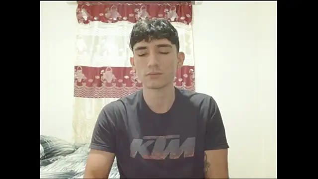 Snapshot of ChicoMaloFfF chatting on February 2026 12:42:02 AM ChicoMaloFfF online show from February 2026 12:42:02 AM