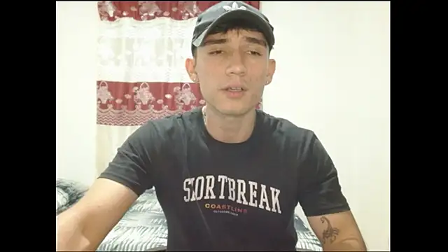 Snapshot of ChicoMaloFfF chatting on February 2026 01:32:01 AM ChicoMaloFfF online show from February 2026 01:32:01 AM