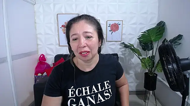 Snapshot of Valentinaa_mature chatting on March 2025 07:23:02 PM Valentinaa mature online show from March 2025 07:23:02 PM