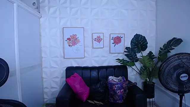 Snapshot of Valentinaa_mature chatting on September 2025 10:44:01 PM Valentinaa mature online show from September 2025 10:44:01 PM