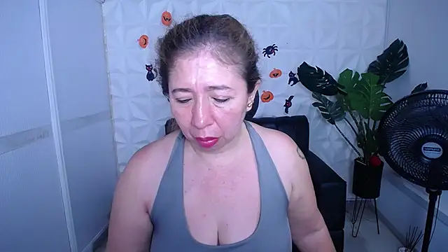 Snapshot of Valentinaa_mature chatting on October 2025 09:03:02 PM Valentinaa mature online show from October 2025 09:03:02 PM