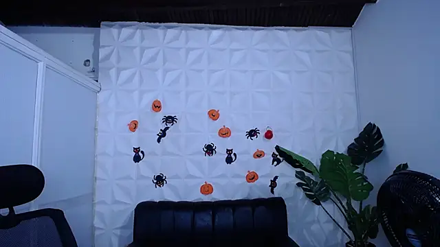 Snapshot of Valentinaa_mature chatting on October 2025 10:34:02 PM Valentinaa mature online show from October 2025 10:34:02 PM