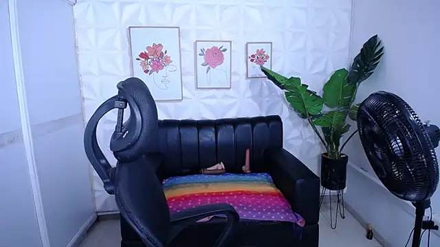 Snapshot of Valentinaa_mature chatting on November 2025 12:31:01 AM Valentinaa mature online show from November 2025 12:31:01 AM