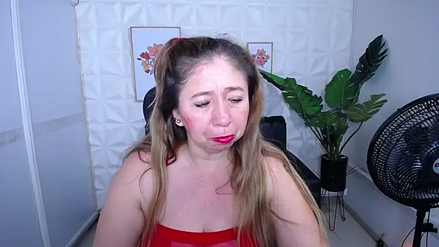 Snapshot of Valentinaa_mature chatting on November 2025 12:44:01 AM Valentinaa mature online show from November 2025 12:44:01 AM