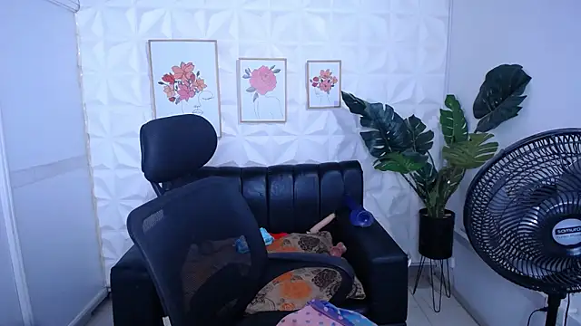 Valentinaa mature online show from March 2026 08:53:01 AM