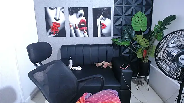 Snapshot of Valentinaa_mature chatting on June 2026 11:35:01 PM Valentinaa mature online show from June 2026 11:35:01 PM