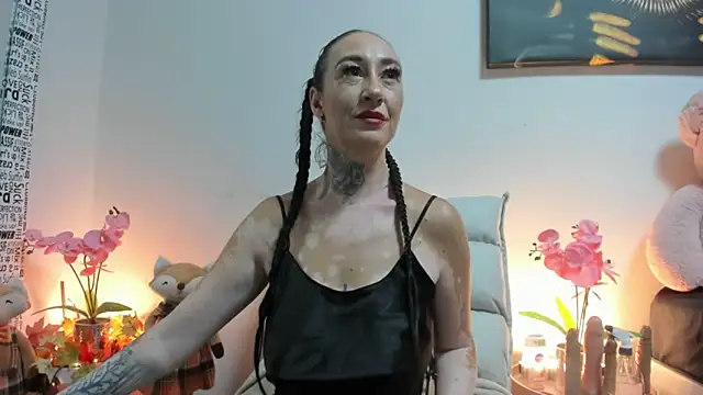 Snapshot of Rayanablackandwhite chatting on September 2025 06:41:02 PM Rayanablackandwhite online show from September 2025 06:41:02 PM