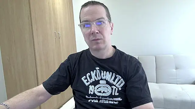 BrettJ81 online show from April 2026 06:33:01 AM