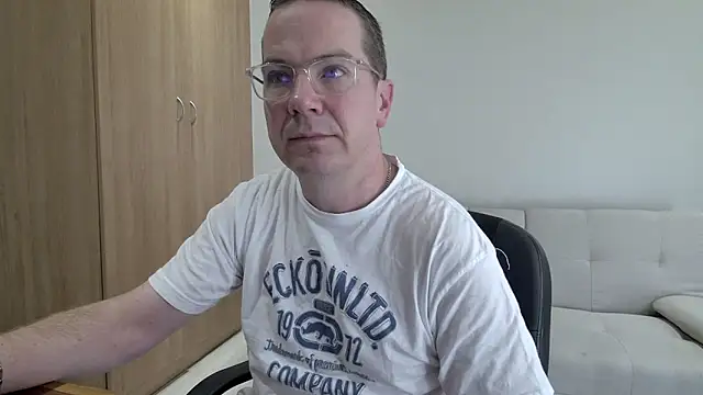 BrettJ81 online show from April 2026 01:48:02 PM