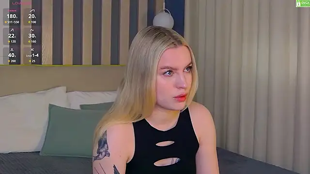 Snapshot of AmaliaBell chatting on April 2026 01:05:02 PM AmaliaBell online show from April 2026 01:05:02 PM