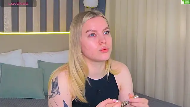 Snapshot of AmaliaBell chatting on April 2026 01:12:02 PM AmaliaBell online show from April 2026 01:12:02 PM