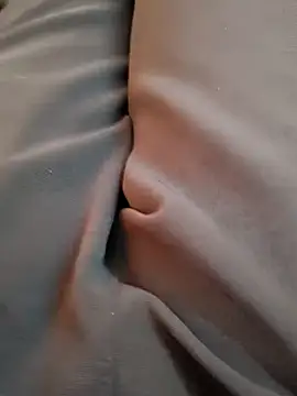 Snapshot of u_wan_me chatting on October 2025 10:49:02 AM u wan me online show from October 2025 10:49:02 AM