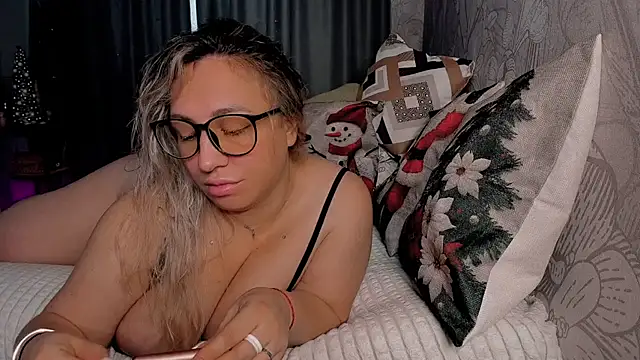 Snapshot of CumOnMy_Tits chatting on December 2025 02:54:02 AM CumOnMy Tits online show from December 2025 02:54:02 AM