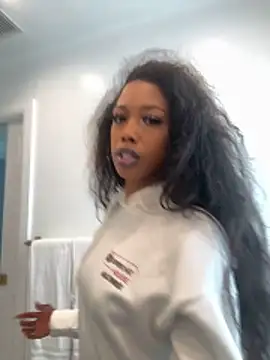 Snapshot of mismialove chatting on May 2026 06:34:02 PM mismialove online show from May 2026 06:34:02 PM