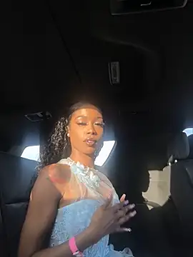 Snapshot of mismialove chatting on May 2026 11:00:02 PM mismialove online show from May 2026 11:00:02 PM
