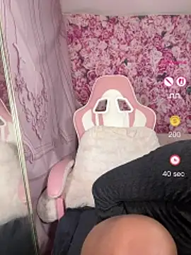Snapshot of mismialove chatting on May 2026 01:38:02 PM mismialove online show from May 2026 01:38:02 PM