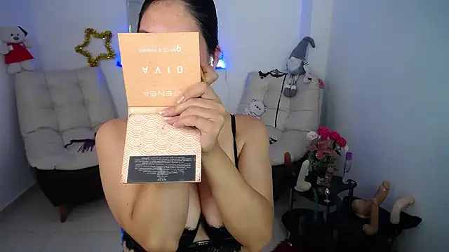 Snapshot of susan_smith18 chatting on January 2025 01:43:01 PM susan smith18 online show from January 2025 01:43:01 PM