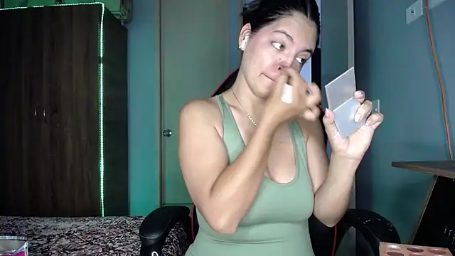 Snapshot of susan_smith18 chatting on December 2025 04:01:02 PM susan smith18 online show from December 2025 04:01:02 PM