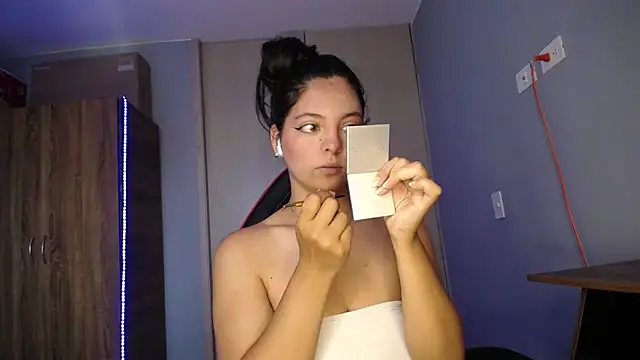 Snapshot of susan_smith18 chatting on December 2025 02:04:01 PM susan smith18 online show from December 2025 02:04:01 PM