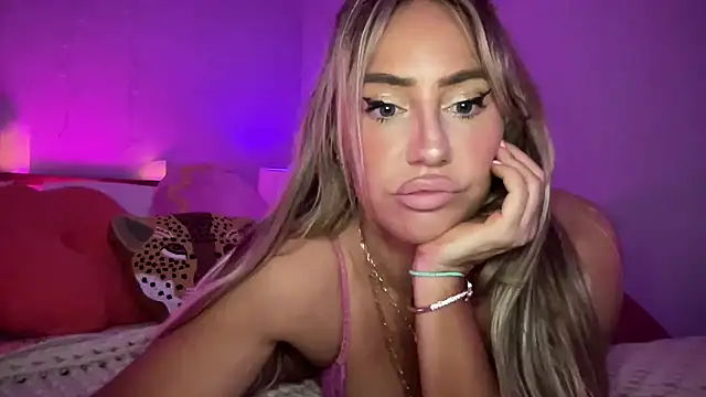 Snapshot of Fitnessbabe69 chatting on December 2024 08:39:02 AM Fitnessbabe69 online show from December 2024 08:39:02 AM