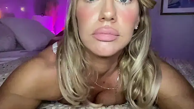 Snapshot of Fitnessbabe69 chatting on March 2025 08:41:02 AM Fitnessbabe69 online show from March 2025 08:41:02 AM