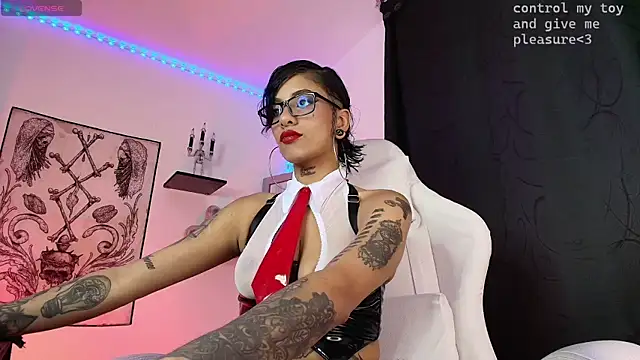 Snapshot of luci_fer_devil chatting on November 2025 01:37:01 AM luci fer devil online show from November 2025 01:37:01 AM